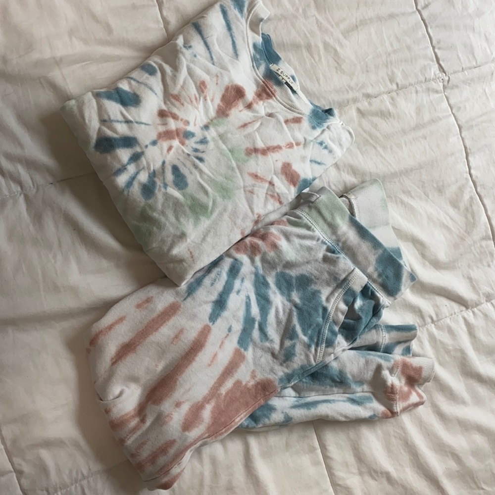 Tie dye sweatshirt & jogger set!